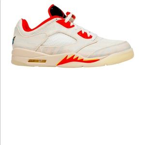 I’m selling new pairs of fire 🔥Jordans